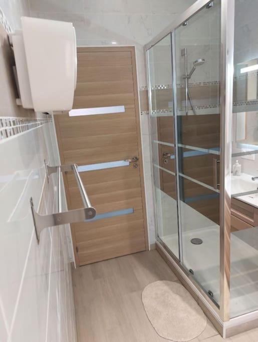 Souvenirs De Provence, Charmant Appartement Neuf 3 Etoiles ディーニュ・レ・バン エクステリア 写真
