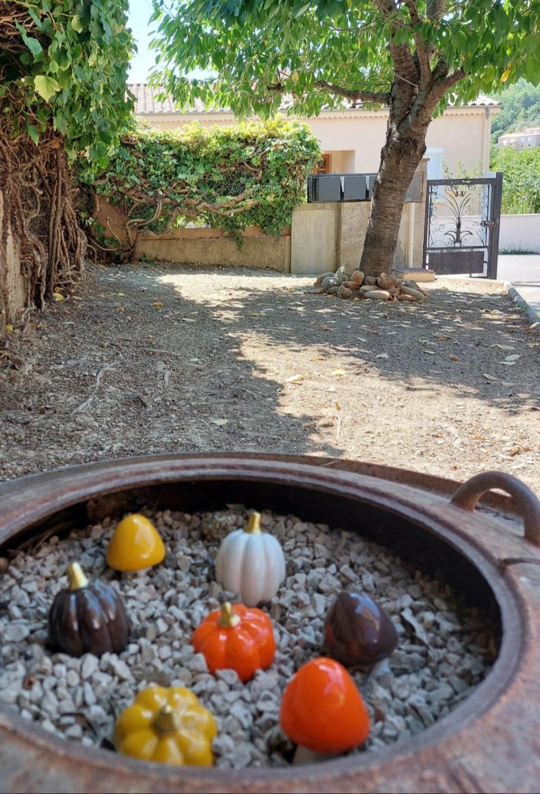Souvenirs De Provence, Charmant Appartement Neuf 3 Etoiles ディーニュ・レ・バン エクステリア 写真